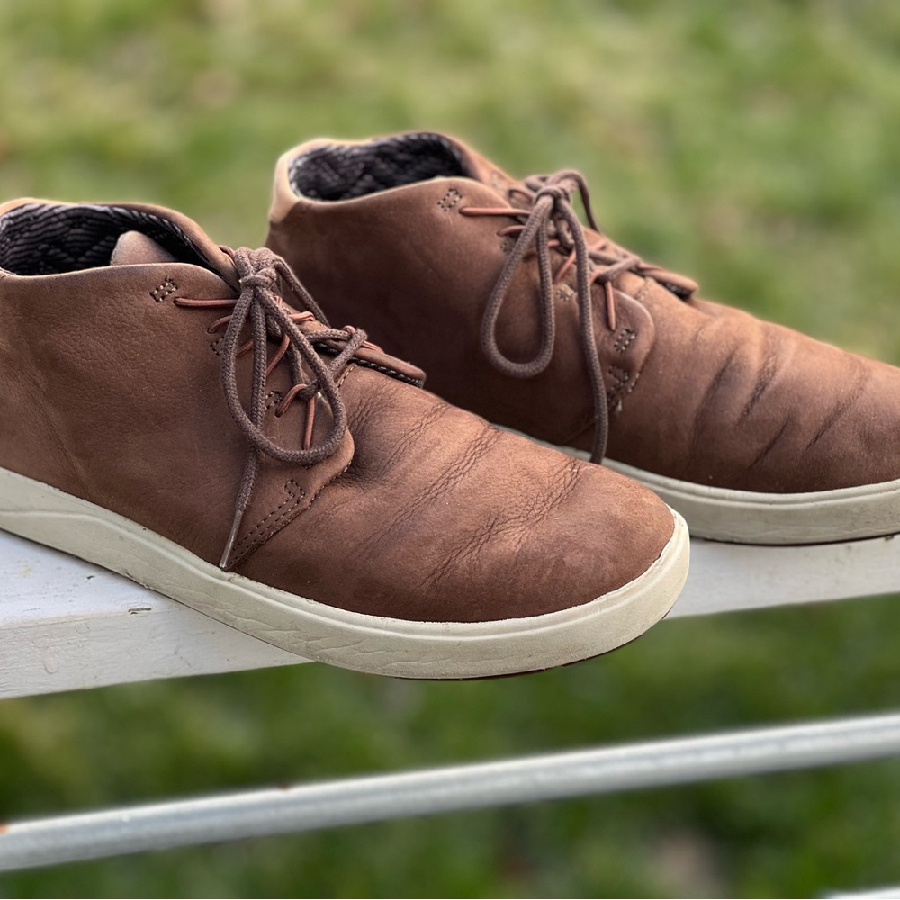 Men’s waterproof, leather OluKai’s.